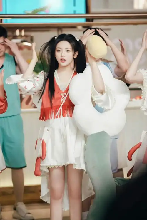 杨超越双马尾睡衣造型