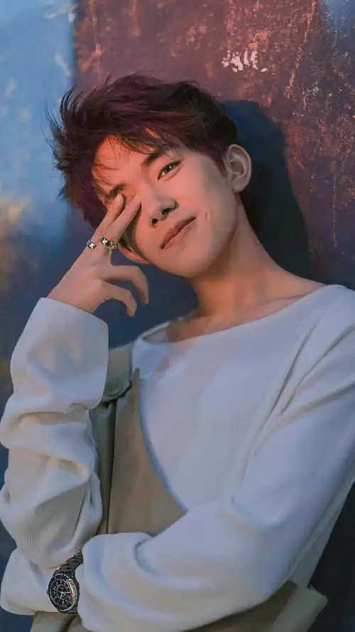 易烊千玺 帅帅哒!