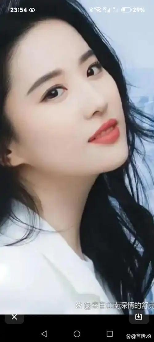 对于金鹰奖风波,不能不说刘亦菲一点情绪没有.