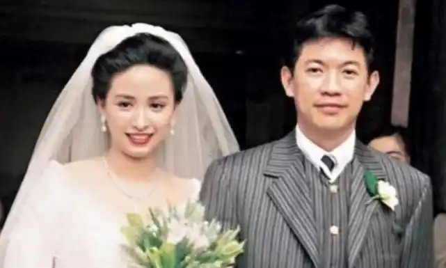 她是张国荣传喜欢过的女星,丈夫宠她30年却猝死,今52岁依旧是单身