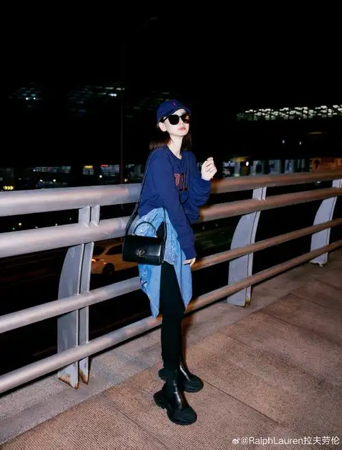 rl星光##拉夫劳伦2024春季时装秀##戚薇纽约时装周机场出发图##rlsp
