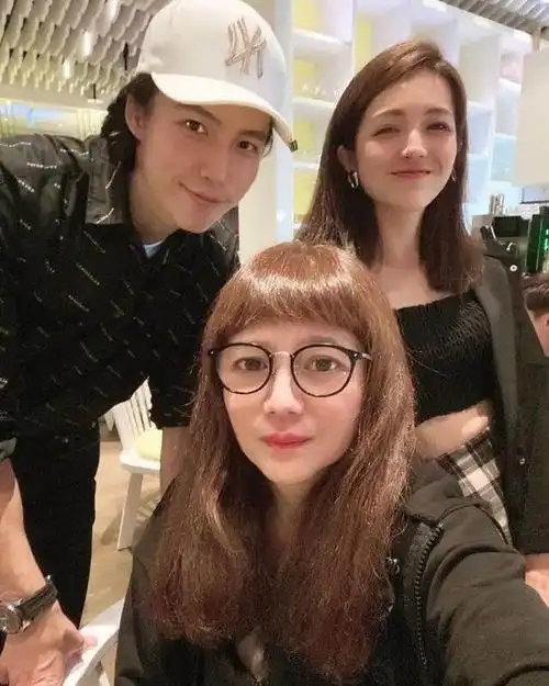 林青霞邢李原的女儿:邢爱林,邢言爱林青霞是人尽皆知的大美女,当年有"