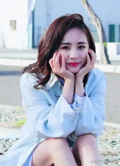 这些照片显示杨幂的皮肤粗糙,毛孔粗大,与平时出现在镜头前的完美形象