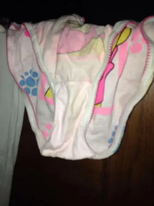 我11岁,是女孩,我喜欢一个男孩,和我同班同学,我喜欢他,他不喜欢