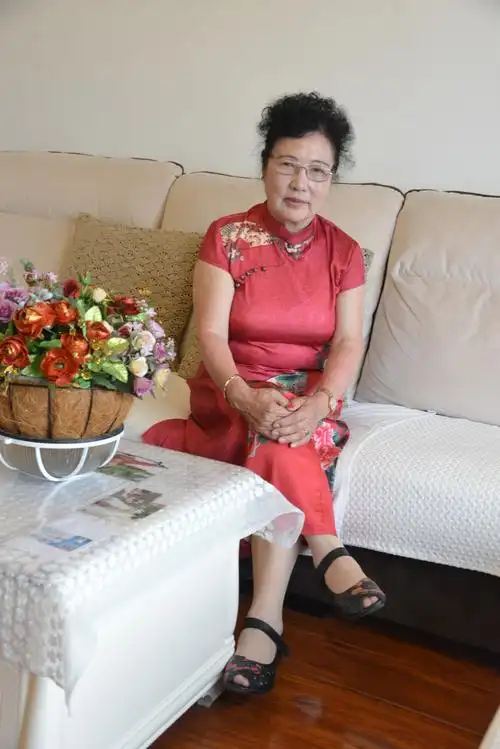 《寿星宅家旗袍秀》一铁子摄于20200630 - 美篇