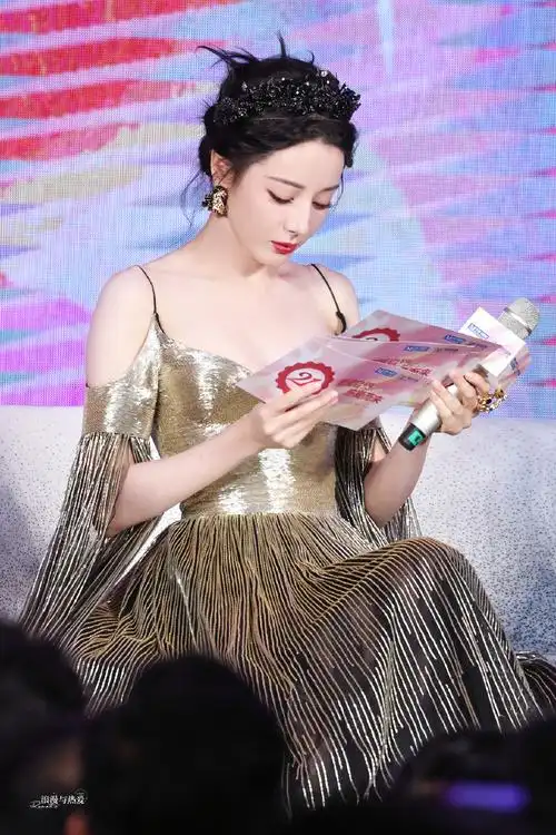 活动>>-我的公主在谷底也会开花在海底也能成月@dear-迪丽热巴-#红星