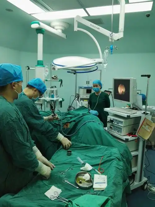 我院泌尿外科及手术室献爱心帮助脑瘫患儿取除膀胱结石