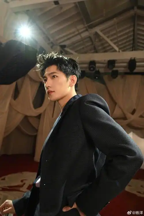 杨洋,帅就一个字