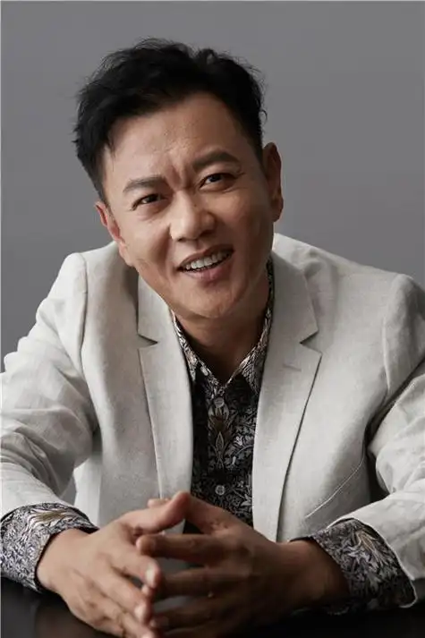 "最贵龙套"冯嘉怡:身为富豪爱演戏,片酬不够车油钱,只为过瘾