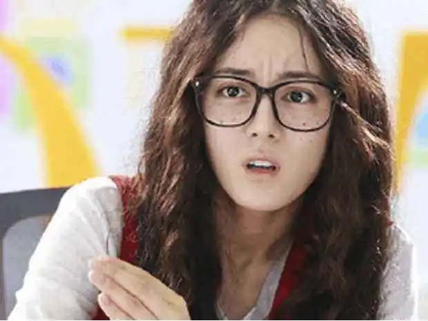 女明星为戏扮丑:赵丽颖香肠嘴,杨幂大红斑,看到热巴:不忍直视