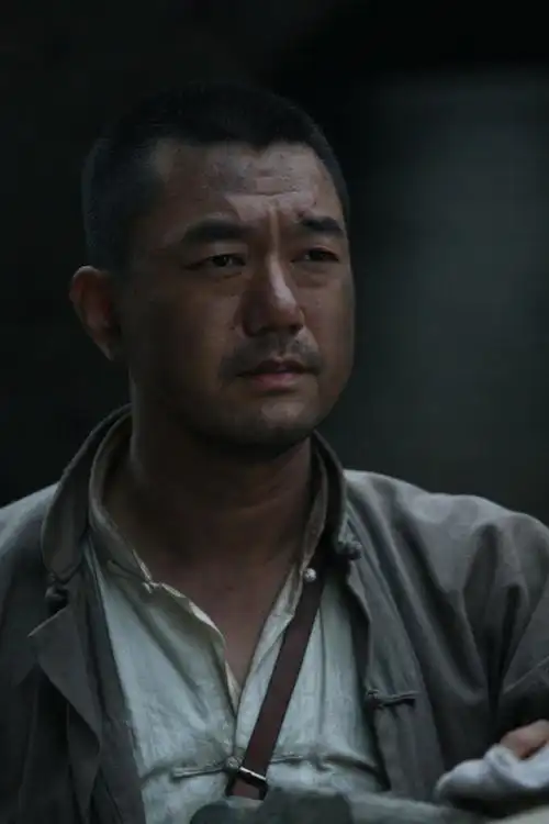 董勇《平原枪声》剧照新浪娱乐讯 近日,战争悲喜剧《平原枪声》在山东