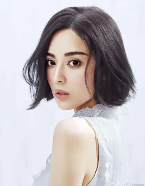 古力娜扎婚纱照写真短发高冷女王范