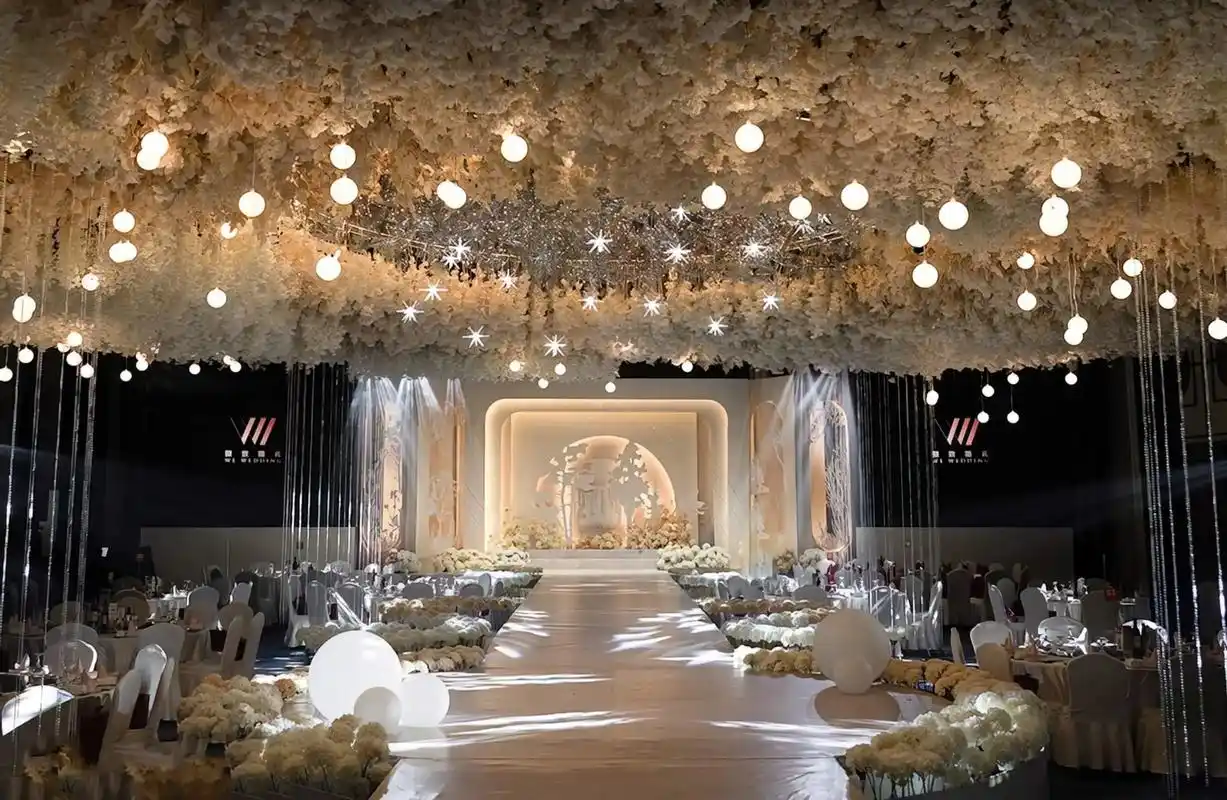 现代简约香槟色唯美婚礼.深爱如长风 把我吹向你    天美婚 - 抖音