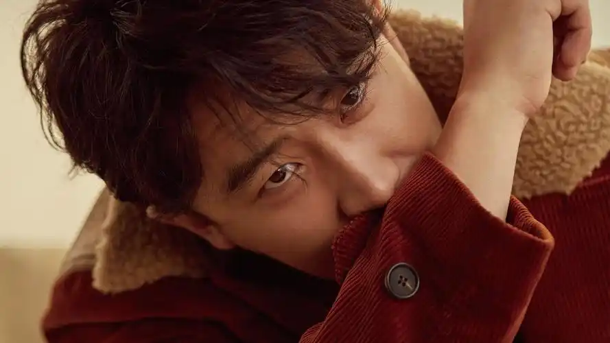 内地明星黄轩明星风尚壁纸3