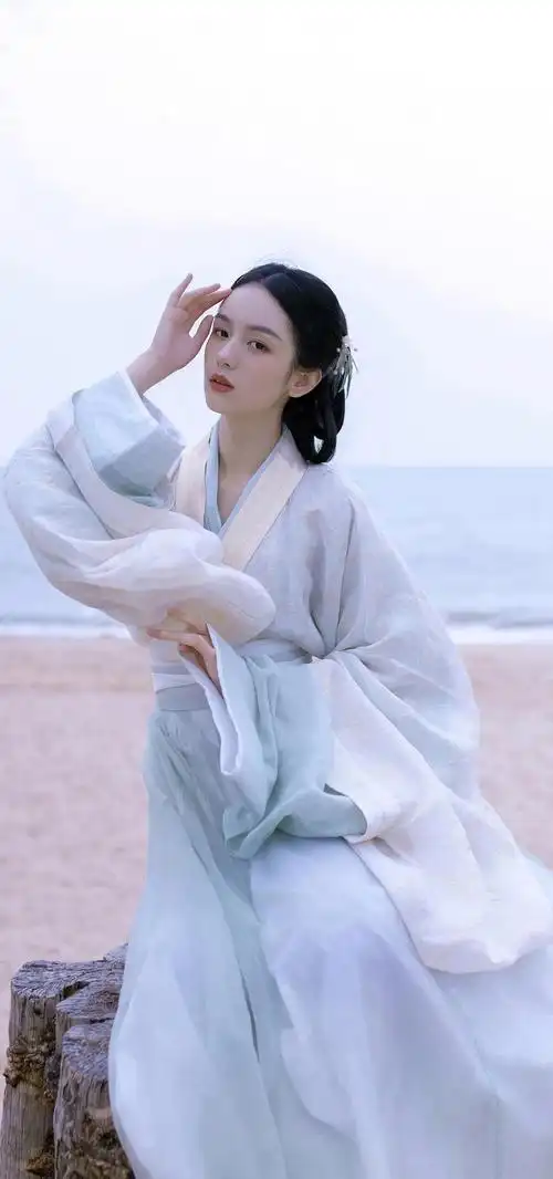 明星古装壁纸:云想衣裳花想容,春风拂槛露华浓