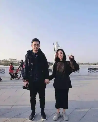 女的不到一米六,男的将近一米九,这对来自台湾的"最萌身高差情侣"是