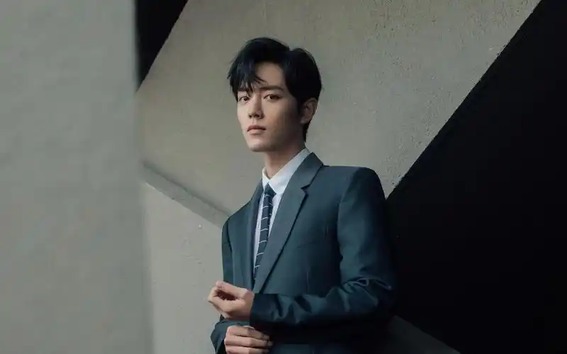 肖战用手冲杨紫比手枪,杨紫下意识的反应,够我看十遍