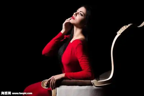 穿红裙子的美女图片素材(图片id:926970)_美女图片-人物图片-图片素材