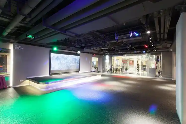 灯光效果丰富,led大屏,连接电脑立即可用