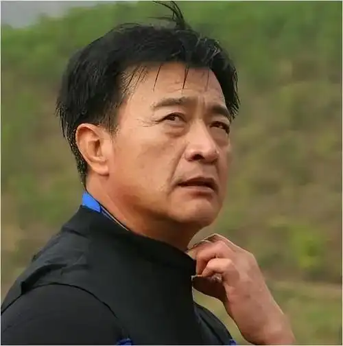 周里京一生之痛难抚平幸有小10岁张巍相伴余生不再孤单