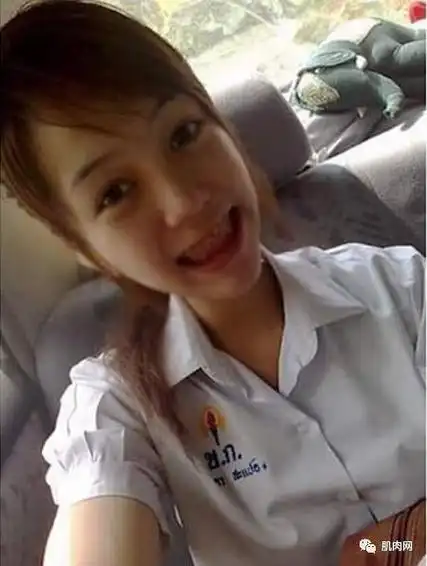 因穿睡裙深蹲视频走红小姐姐身材太可了