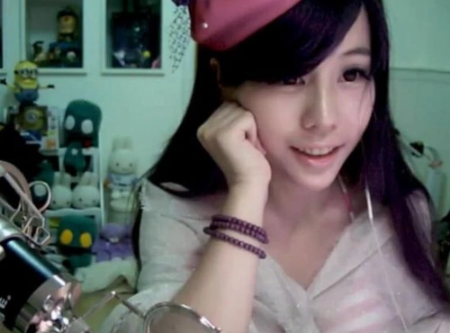 斗鱼游戏主播被骂割腕 斗奶平台女主播姓名照片资料及走光图片曝光