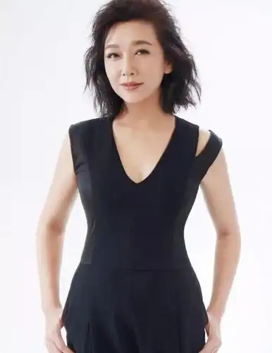 53岁江珊暴瘦16斤美成少女胖的原因只有一个改正就瘦了