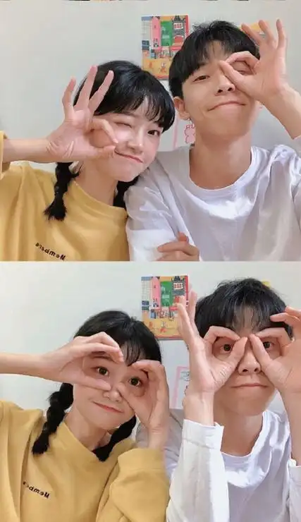 2021甜蜜的双人情侣壁纸大全 2021最潮的双人情侣皮肤下载_七七下载网