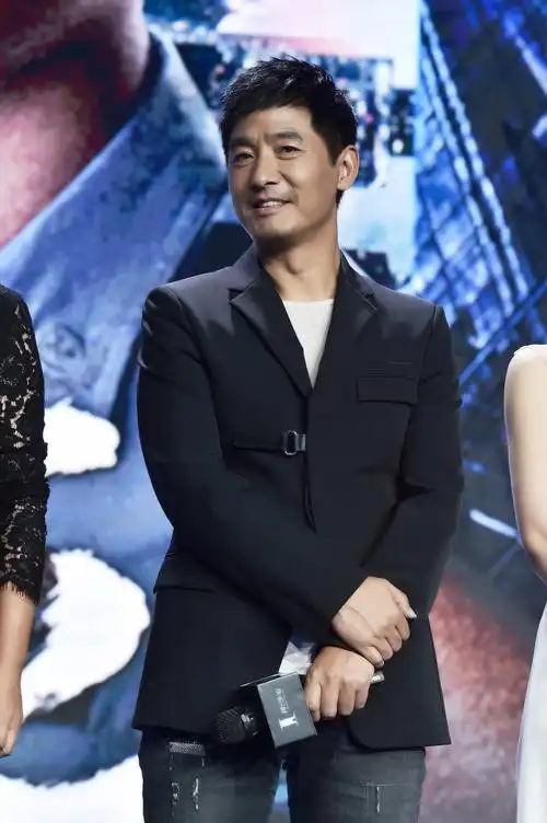 郭晓东携手《天下无诈》剧组亮相发布会 分享反诈骗技能