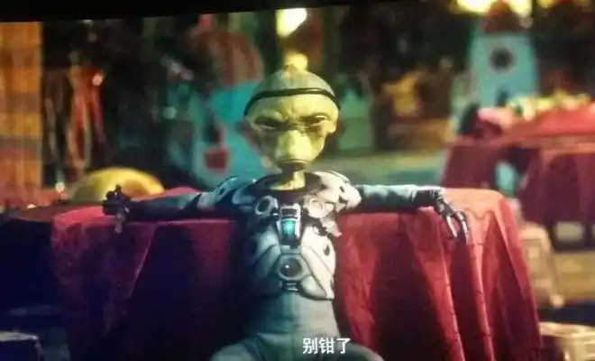 外星人奇卡在喝了白酒醉倒后被沈腾直接泡在酒里黄渤看傻了