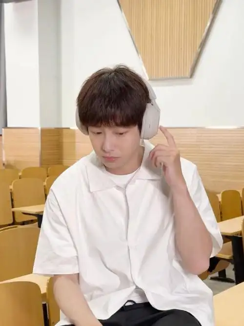 彭昱畅 窝囊废赛道特型演员##电影我们一起摇太阳