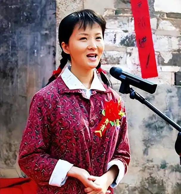 师小红:为了妻子当丁克,为照顾岳父岳母退圈,50岁终于老来得子