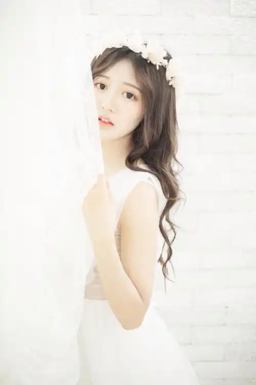 白裙美女优雅性感唯美写真图片