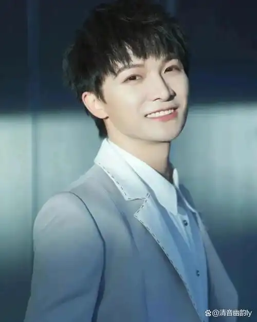 自从那句"对不起周深,我喜欢李维."周深开启九年逆袭