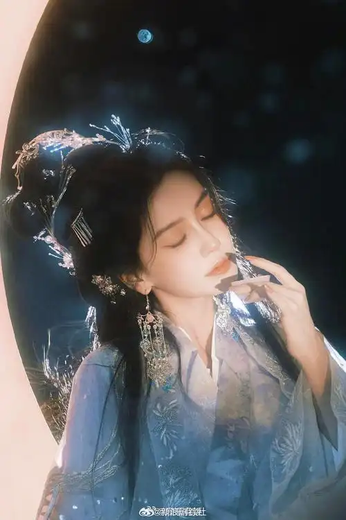 杨颖@angelababy 中秋节写真美疯了……__财经头条