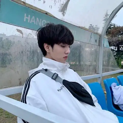 小鲜肉帅哥00后打耳洞的帅哥小鲜肉图片帅哥猛男文章小虾米