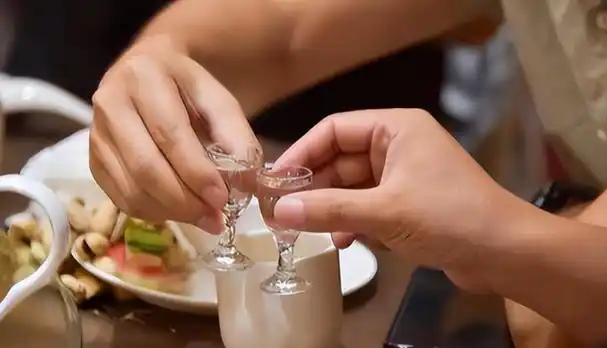 酒桌上这三种人,不主动敬酒难道就是低情商吗?建议了解