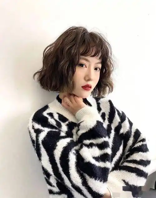 "法式烫短发."_发型_中国_形象