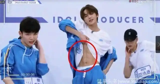 男明星的那些腹肌动作明星的很夸张小鲜肉的也让人惊艳