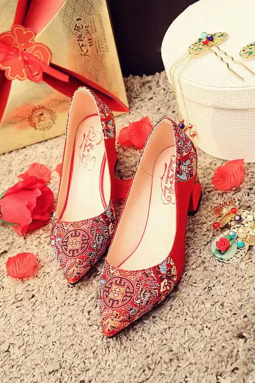 红色婚鞋女中式婚礼鞋秀禾鞋粗跟高跟单鞋新娘鞋绣花中低跟女鞋子