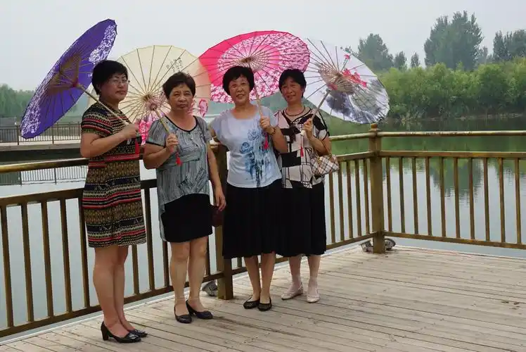 七朵金花在水上公园游园拍照留念的部分照片