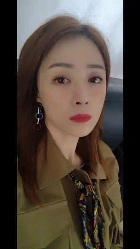 蒋欣晒18宫格自拍照##蒋欣说终于凑齐了