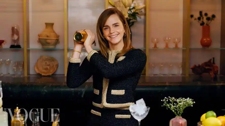 艾玛·沃特森emma watson调制浓缩咖啡马提尼,"emma spritz"和其他 3
