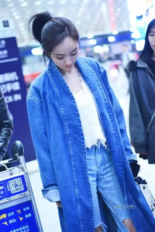 爱街拍杨幂#20170310 北京机场 牛仔少女@杨幂