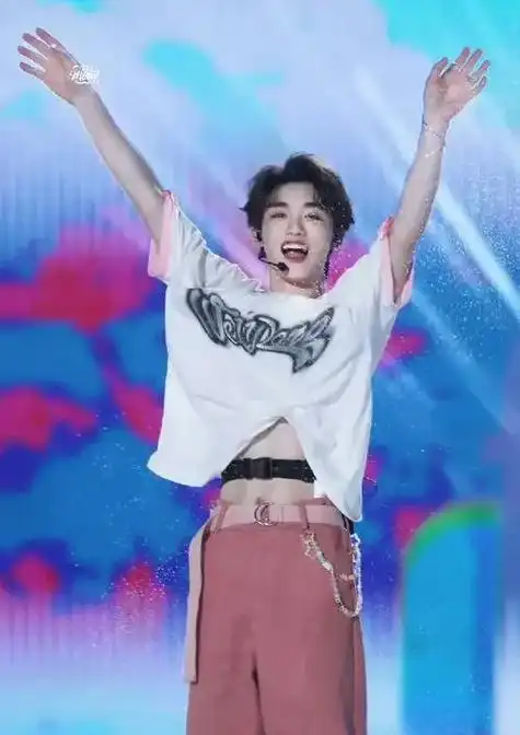 时代少年团 腹肌照 绝绝子 养成系马嘉祺 丁程鑫 宋亚轩 刘耀文