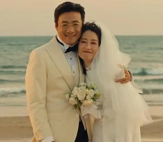 《欢迎来到麦乐村》在演员选角上绝对是非常的强大,靳东,刘敏涛还有