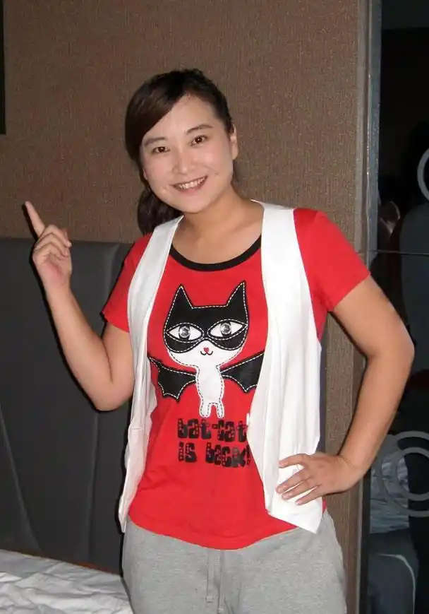 贾玲获"最受欢迎女明星"称号,全因为长得胖?瘦的时候面相强势