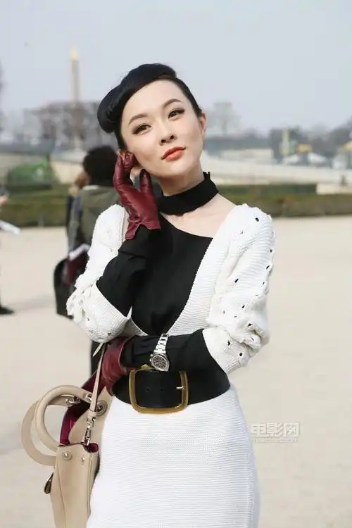 霍思燕出席巴黎时装周 举手投足间尽显高贵气质_明星活动_图集_电影网