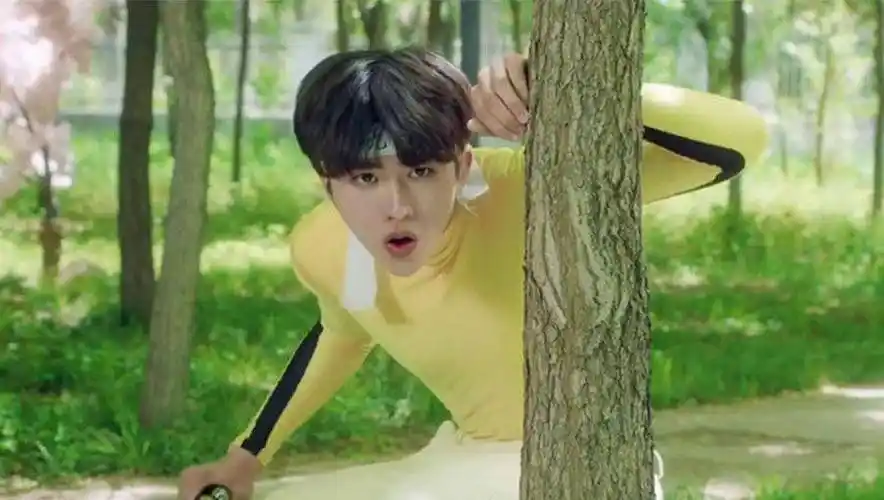 原创娘炮形象被批蔡徐坤成背景板换寸头后是你认可的男生吗