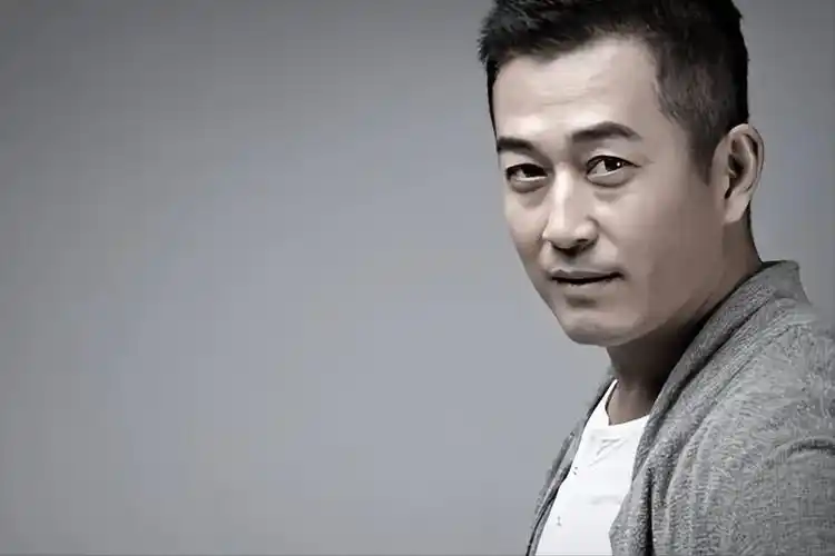 同是王志飞的骨肉,李健和张定涵的孩子,却活成了完全相反的样子_儿子